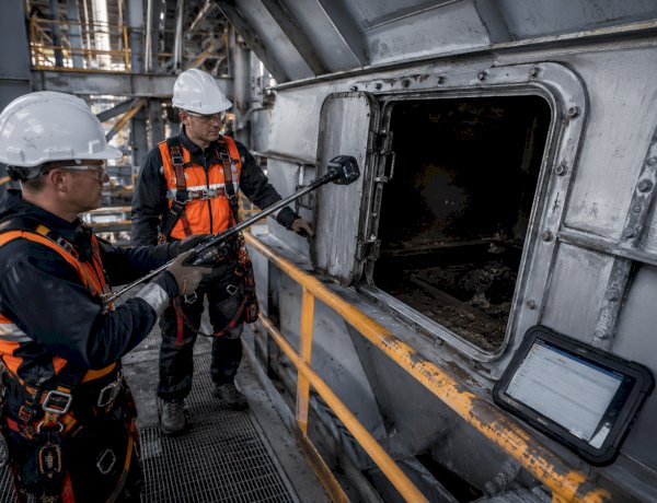 O risco fatal no destravamento de Chutes de Transferência e Silos Industriais